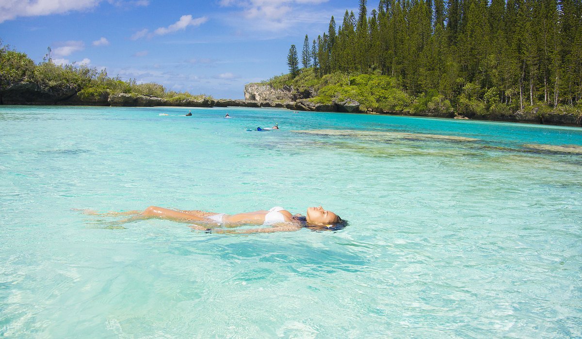 Crystal clear lagoon waters of New Caledonia